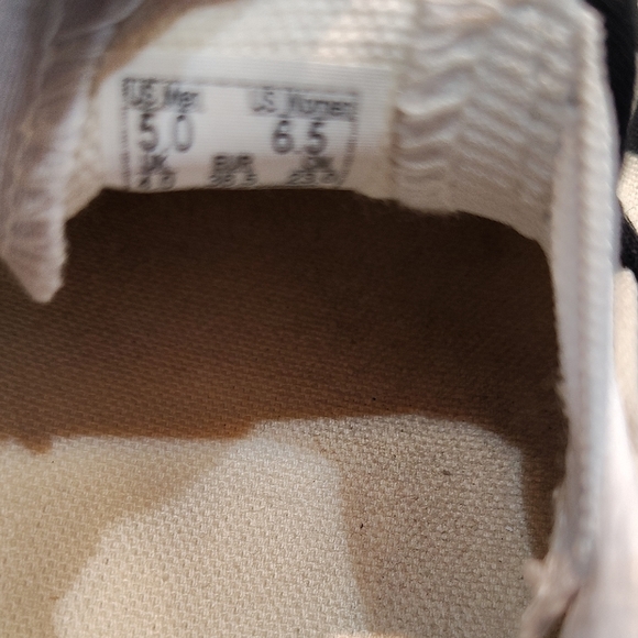 Vans Kids Black and White Checkered Sneakers WM - Picture 8 of 8